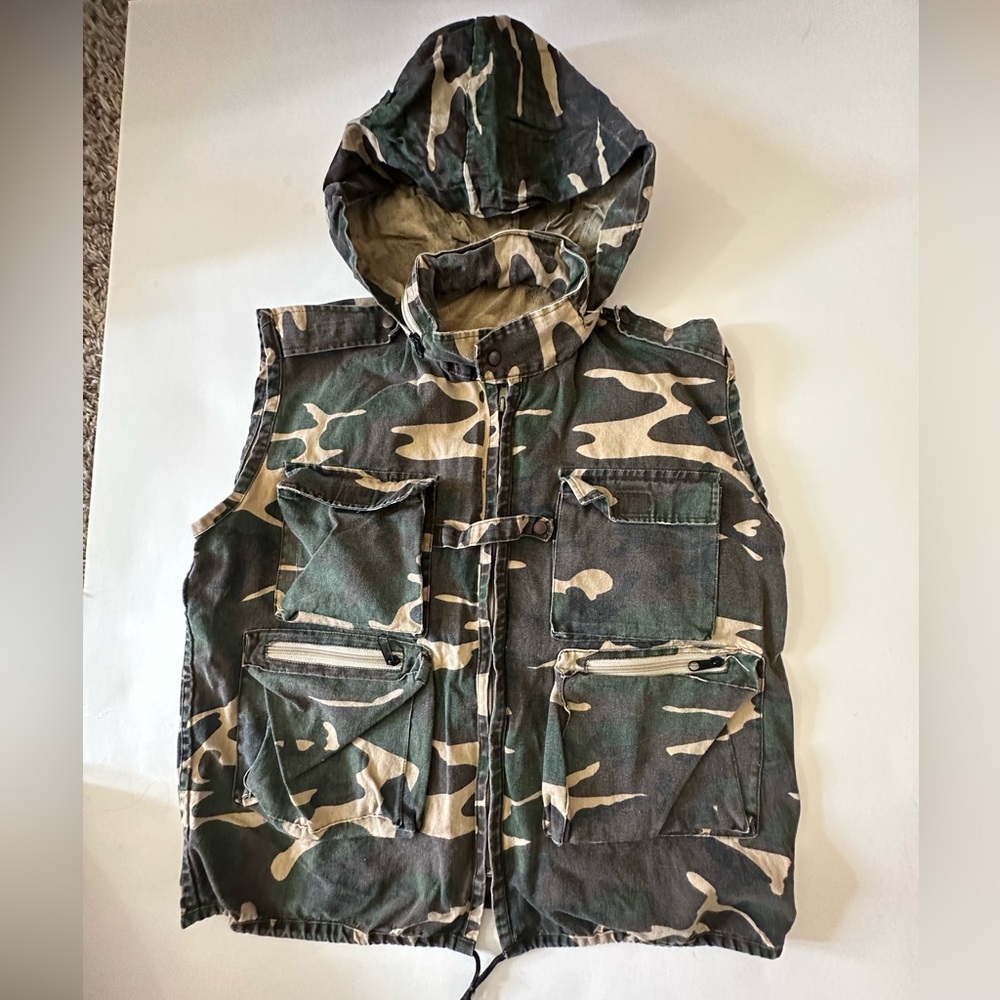 Green and Brown Camouflage Hooded Vest - Picture 2 of 6